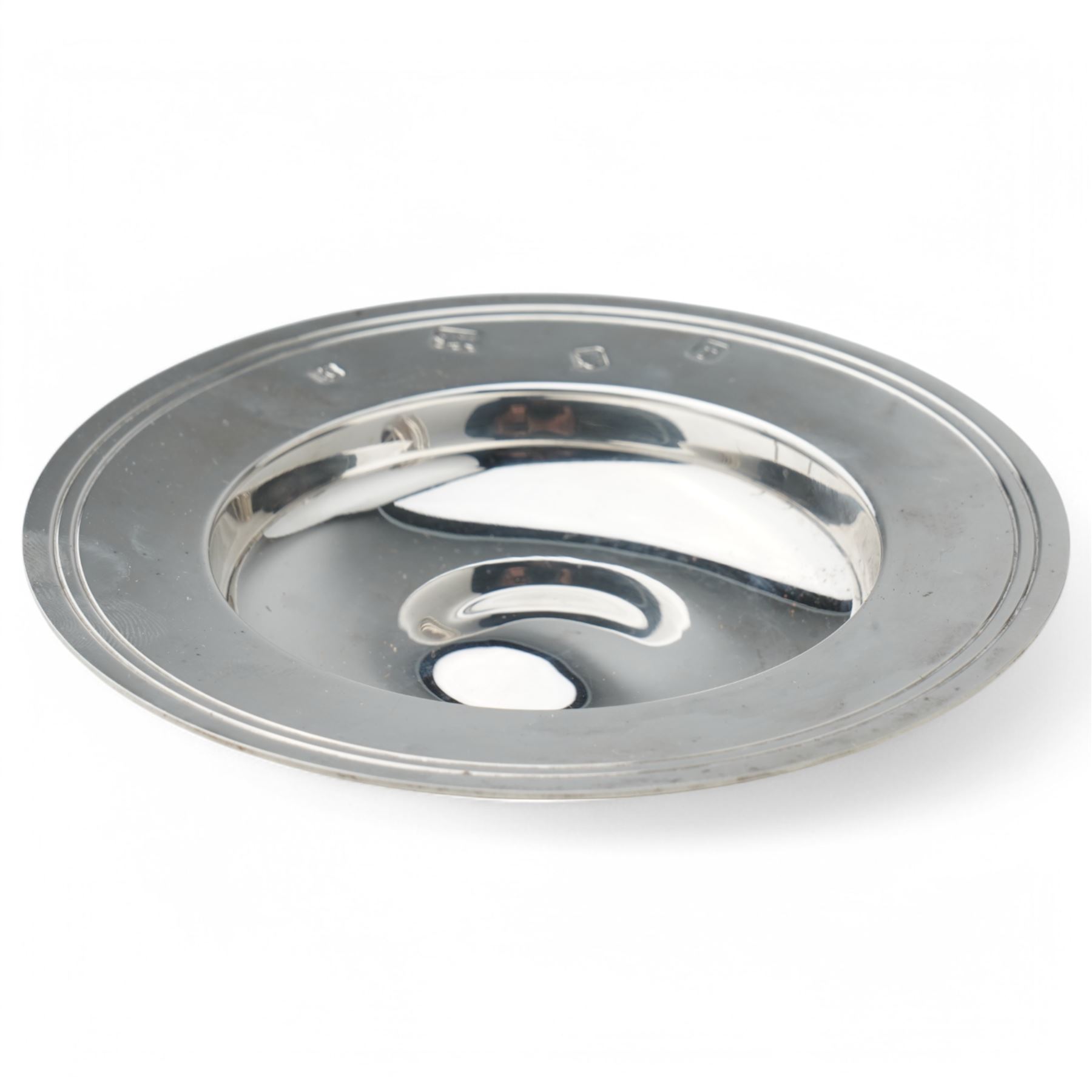 Silver Armada style dish D12cm in Barbara Cattle box London 1974, small silver circular photograph frame London 1914 Maker William Comyns, another small frame and a silver and tortoiseshell pin dish (4)