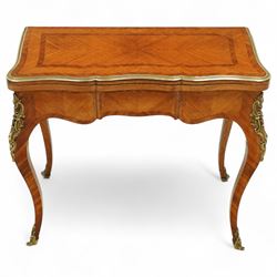 Early 20th-century Louis XV-style kingwood and tulipwood marquetry card table, shaped rectangular hinged top revealing baize-lined interior, with quarter-veneered parquetry within crossbanded borders and mounted with a gilt bronze edge, above a serpentine frieze,  raised on cabriole legs with gilt bronze foliate mounts and sabots 