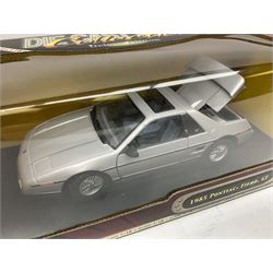 Road Signature - six 1:18 scale die-cast models comprising 1979 Pontiac Firebird Trans Am; 1975 Jaguar XJS; 1971 Buick Riviera; 1985 Pontiac Fiero GT; 1970 Dodge Coronet R/T; all Deluxe Editions; and 1962 Volkswagen Microbus; all boxed (6)