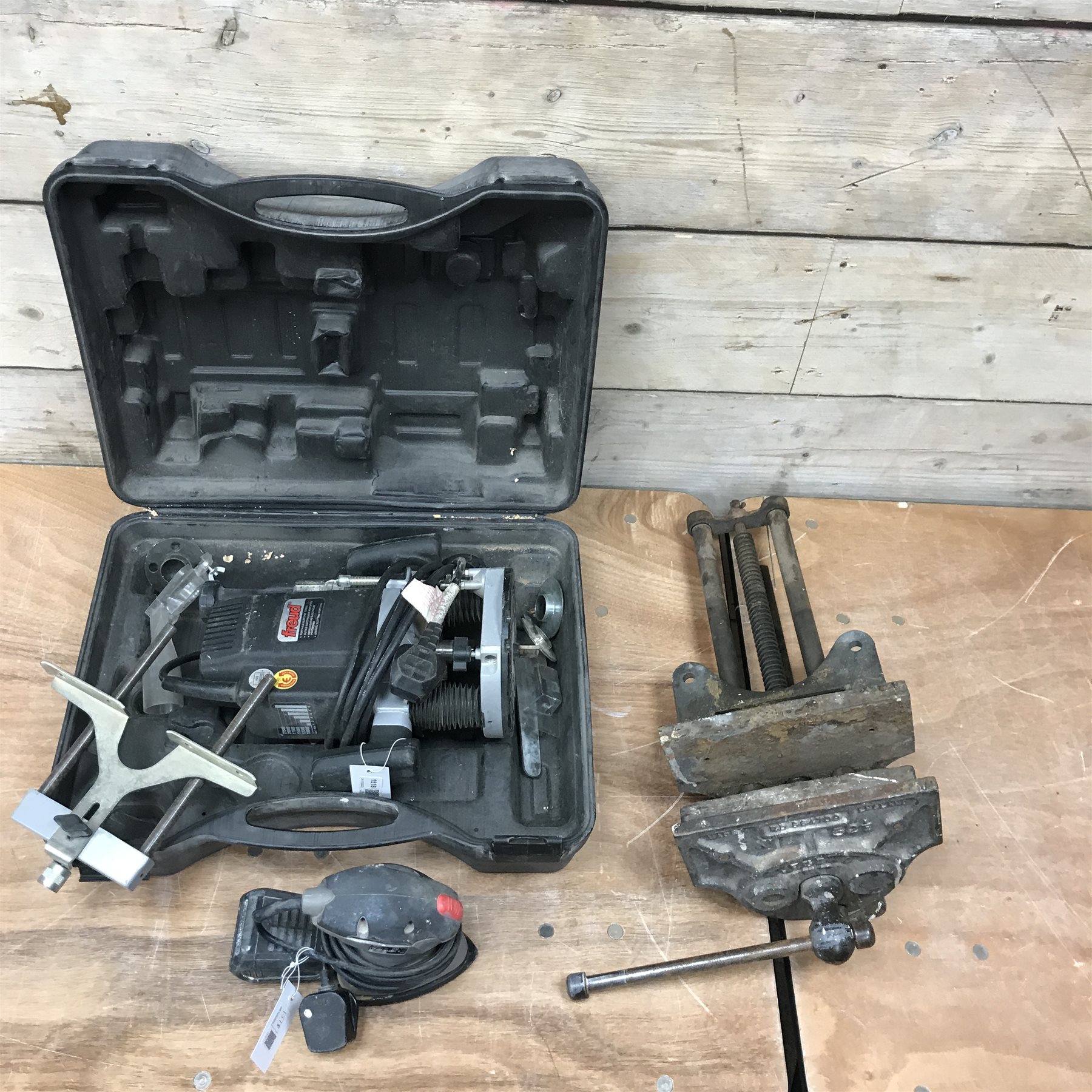 Freud FT2000VCE  V2 plunge router and a sander