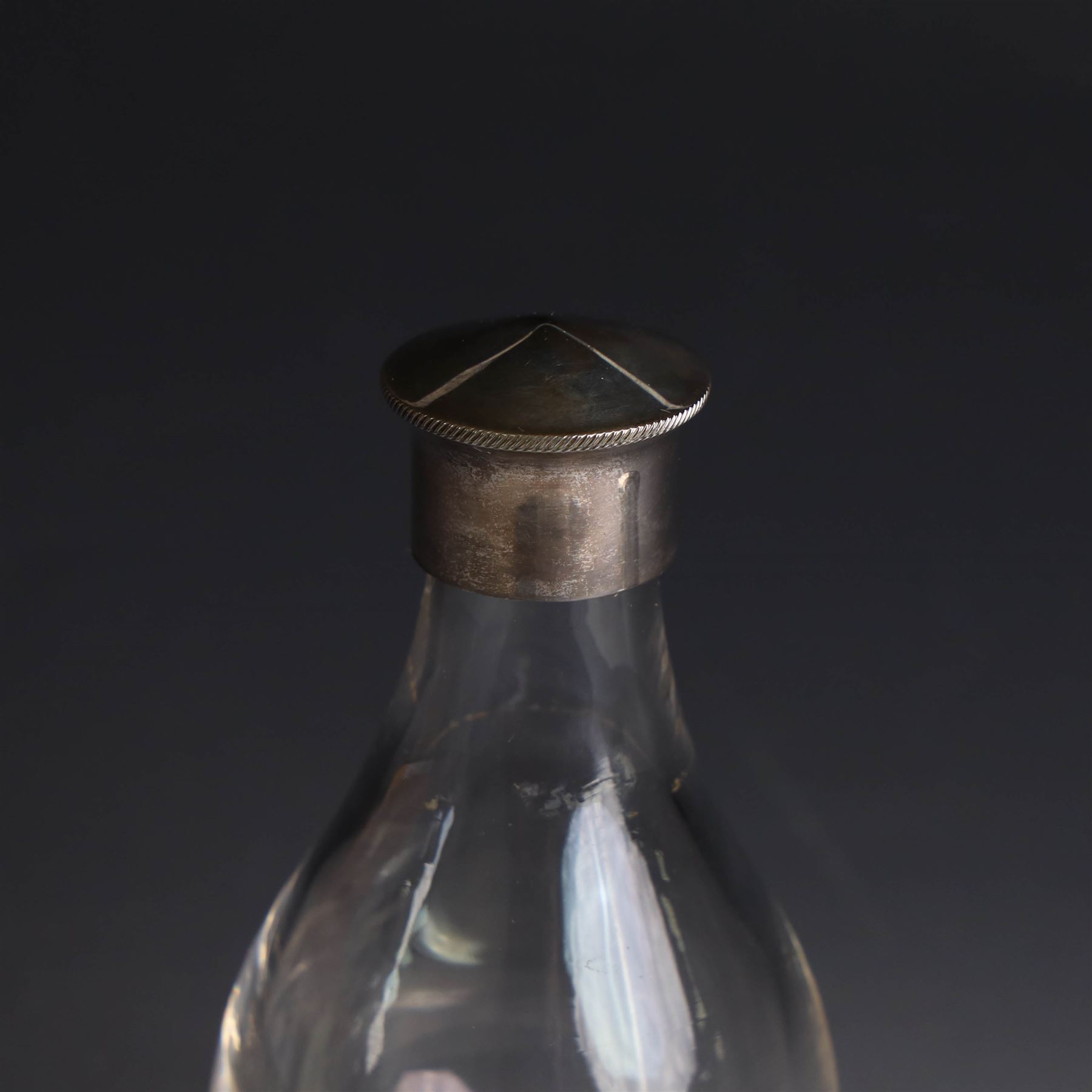 Mid 20th century silver travelling communion set, comprising goblet, paten and pyx, all hallmarked Hurst, Franklin & Co Ltd, London 1961 & 1962, with a glass bottle with unmarked cover, all within a tooled leather fitted case, goblet H9cm