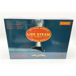 Hornby '00' gauge - The Hornby Railway Company Limited Live Steam powered LNER Class A4 4-6-2 Mallard locomotive set, unused in box with factory packaging