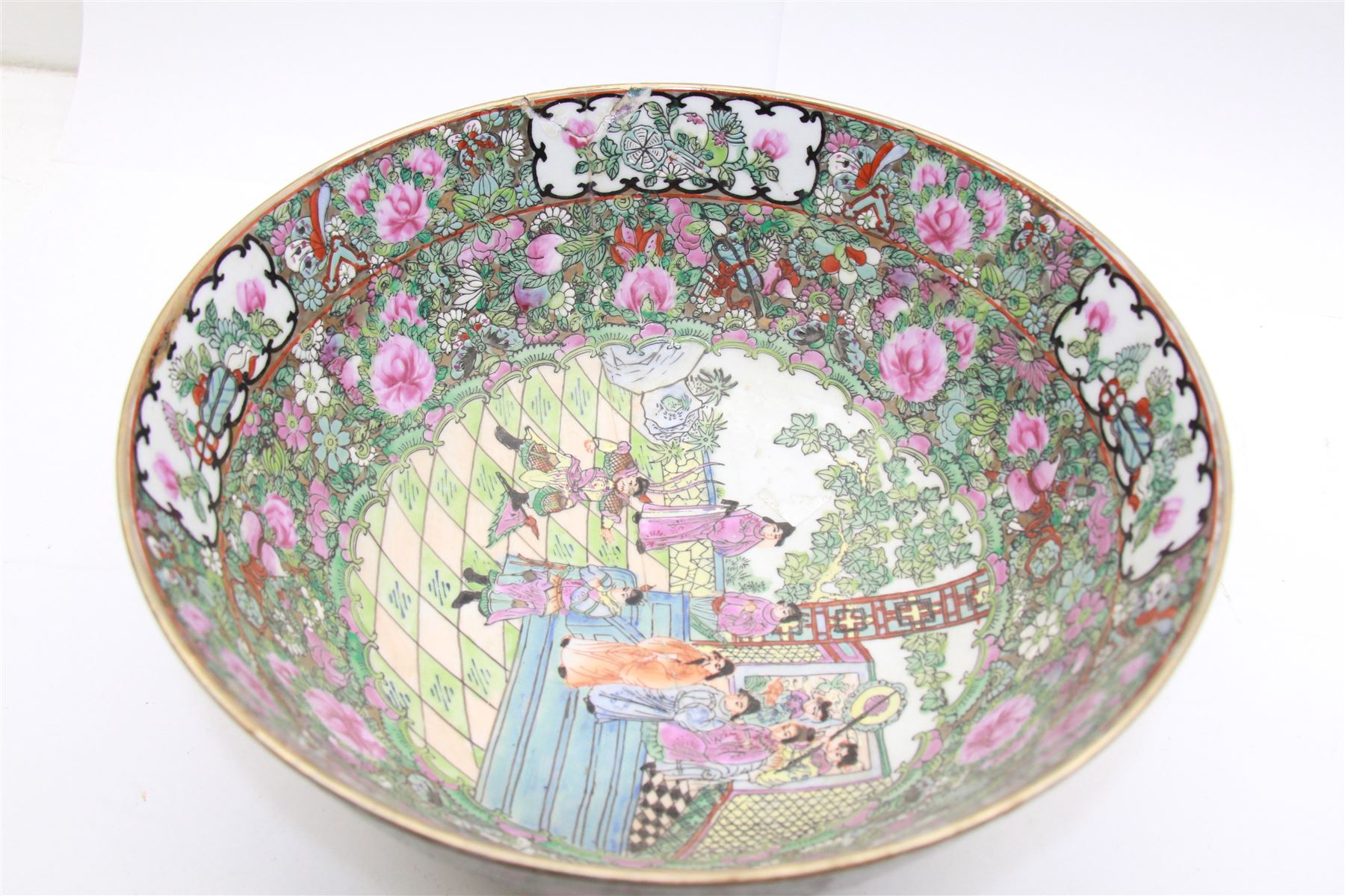 Chinese famille rose bowl, painted with panels depicting court scenes and flora and fauna, D31cm