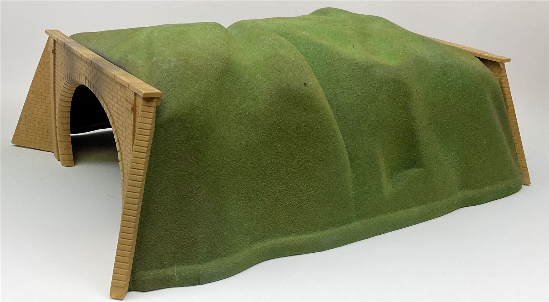 Hornby Dublo - two 5091 Single Track tunnels, both boxed; matching large Double Track tunnel; and pre-war wood and card long tunnel, both unboxed (4)