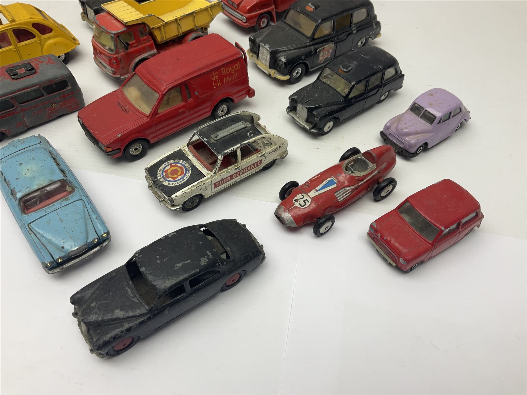 Corgi - approximately forty die-cast models of various scales to include ‘On the Move’ CC11406 and CC11407, both boxed; Renault 16, Ford Consul Classic, Vanwall Racing Car etc 