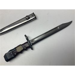 British No.7 Mk.I Combination Bayonet, the 20cm clip point fullered steel blade stamped at the ricasso No.7 MK.1/L, with Paxolin grip and swivel pommel; in polished steel scabbard