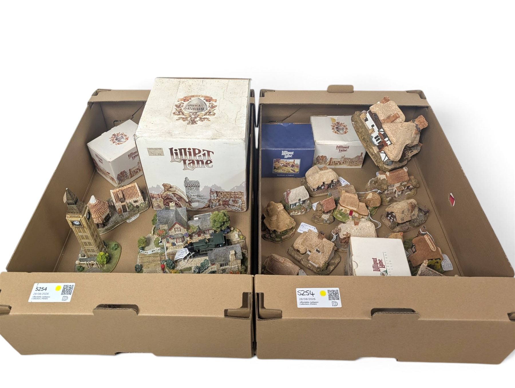 Collection of Lilliput Lane models, including Royal Oak Inn, Full Steam Ahead and Thatcher's Rest, five boxed