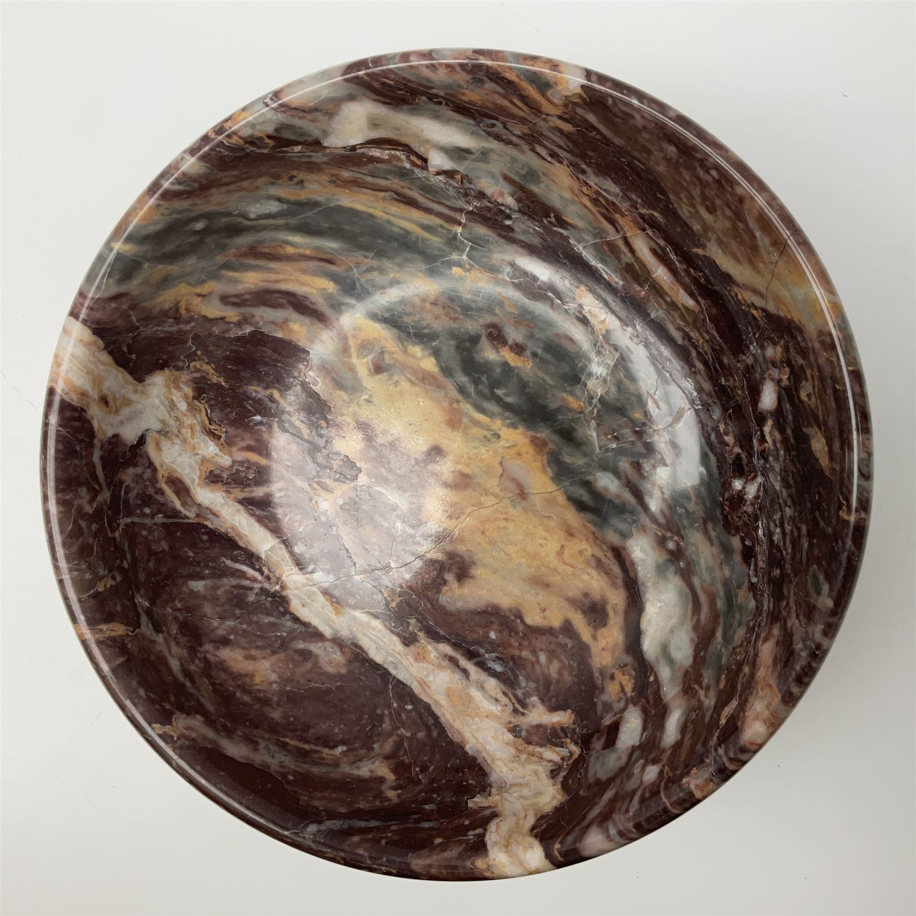 Pink veined marble bowl, of circular form, upon a spreading circular foot, D22cm H12cm