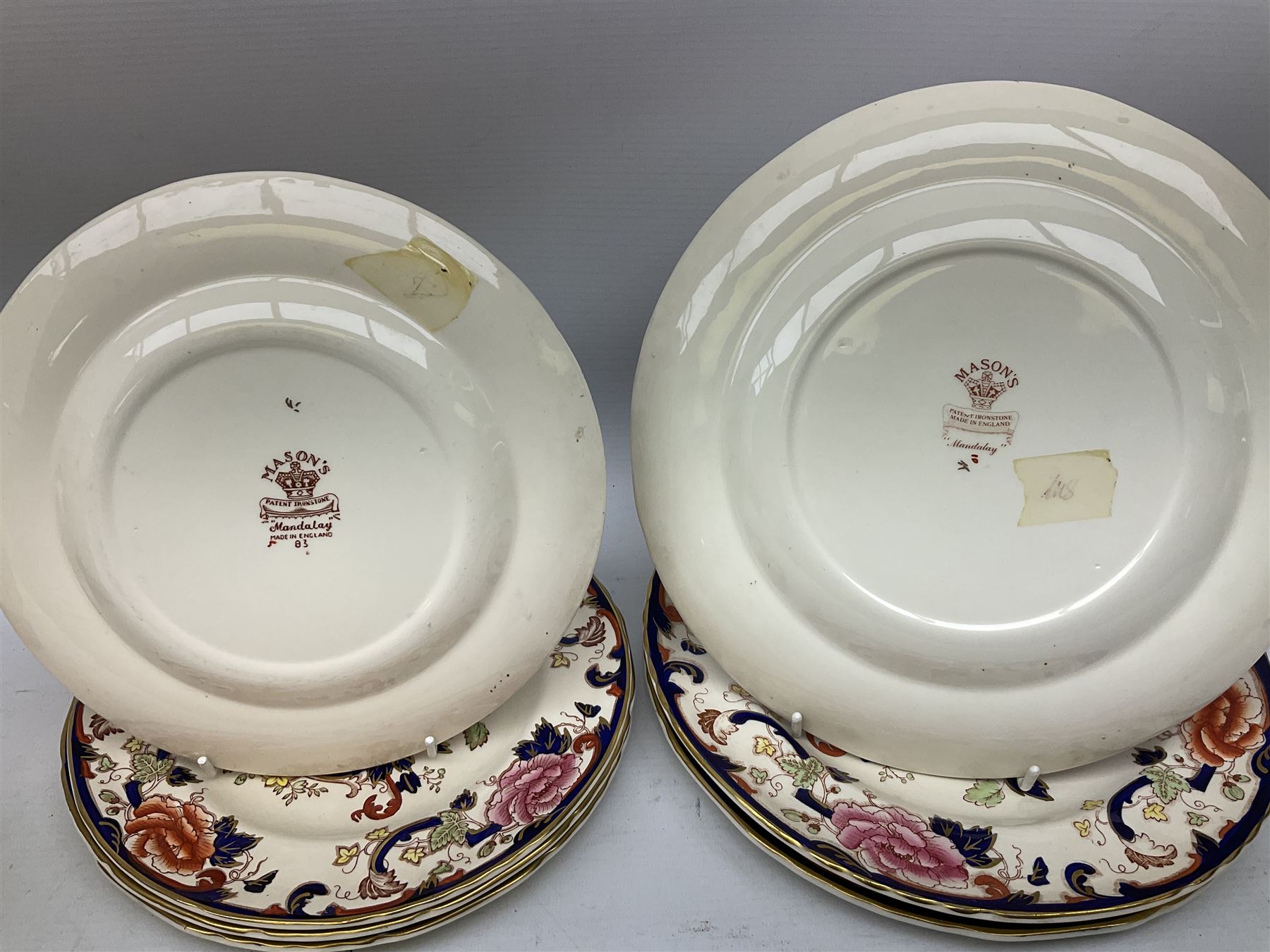 Masons Ironstone Mandalay pattern wares, to include table lamp, pair of candlesticks, clock, pair of vases, footed dish, dinner plates etc (18)