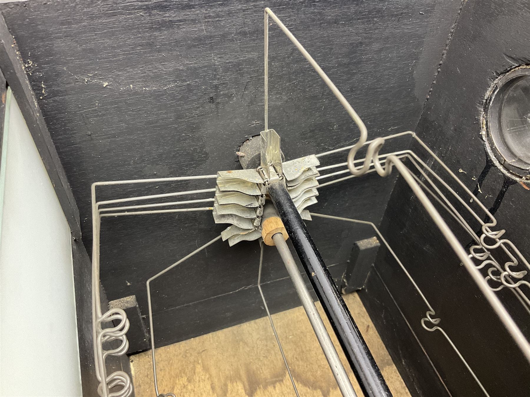 Mahogany tabletop Stereo viewer, with four Valentine Blancherd stereograph views of London, H32cm