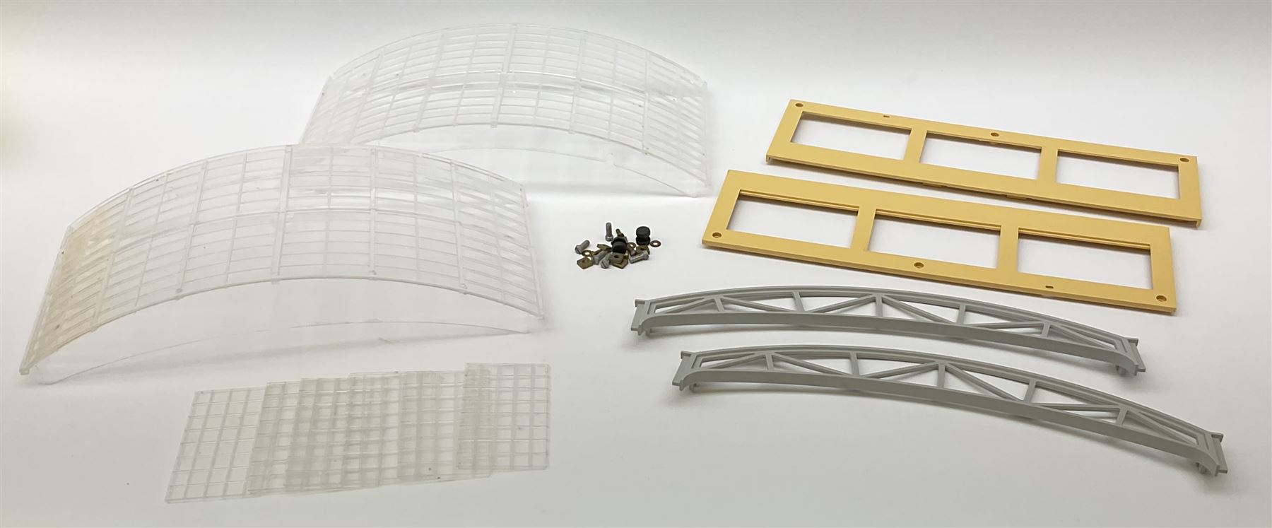 Tri-ang Hornby - set No.5084 Canopy Extension Kit, in plain box with label to each end
