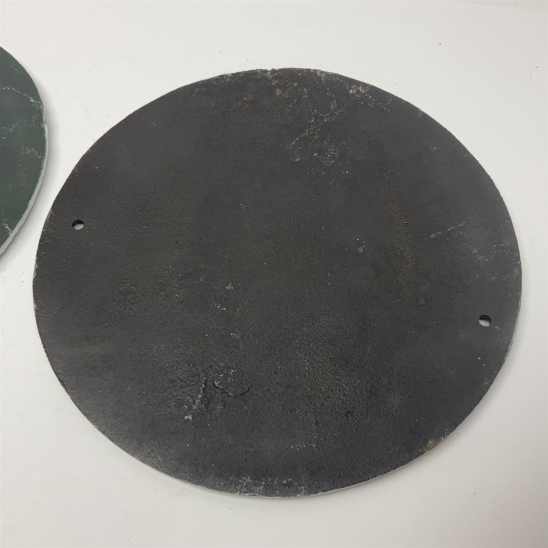 Pair of reproduction cast iron Cunard White Star signs, D25cm 