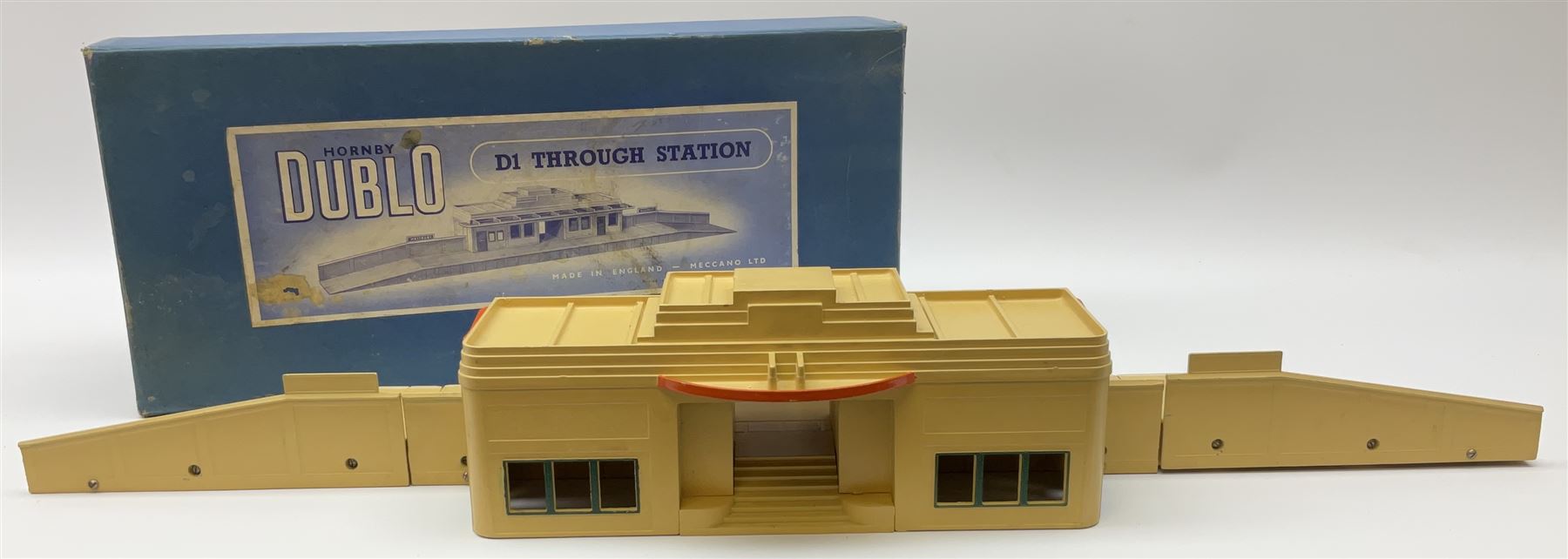 Hornby Dublo - wooden D1 Main Line Station and D1 Goods Depot, both in pale blue boxes; die-cast D1 Through Station in plain blue box; die-cast D1 Island Platform and D1 Signal Cabin, both in blue striped boxes (5)