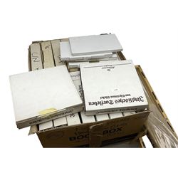 Quantity of various collectors plates to include The Hamilton Collection Kitten Classics, Centenary Collection etc, all boxed, together with plate rails