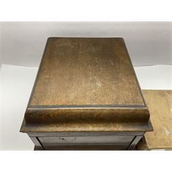 Columbia Grafonola tabletop hornless gramophone, with detachable winding handle, together with a collection of records 