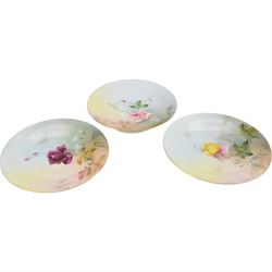 Royal Worcester dessert service with hand painted roses, comprising twelve plates and four comports and two tazza