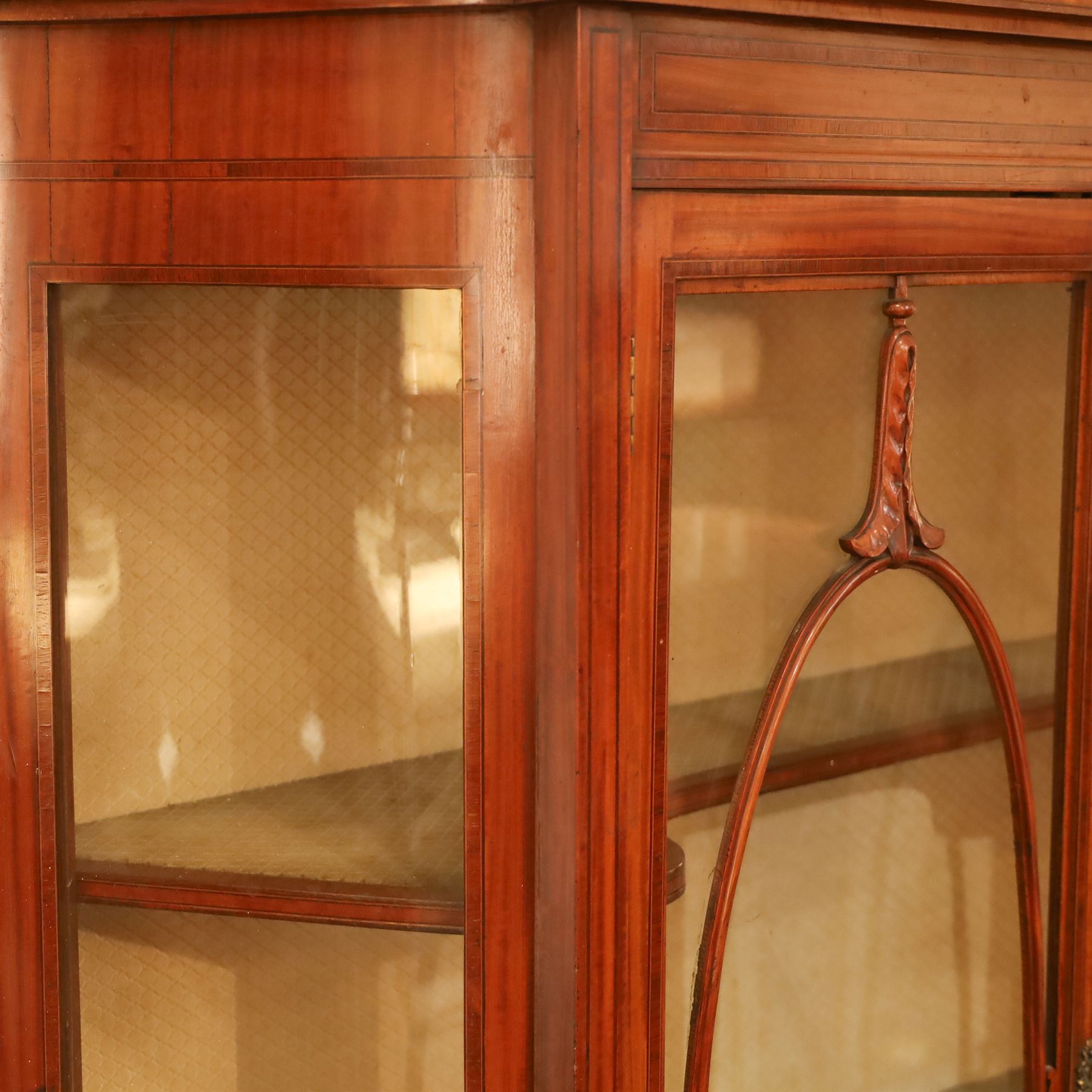 Edwardian satinwood display cabinet, satinwood crossbanded top, with central astragal glazed cabinet, baized lined shelves, raised on tapering supports terminating in spade feet