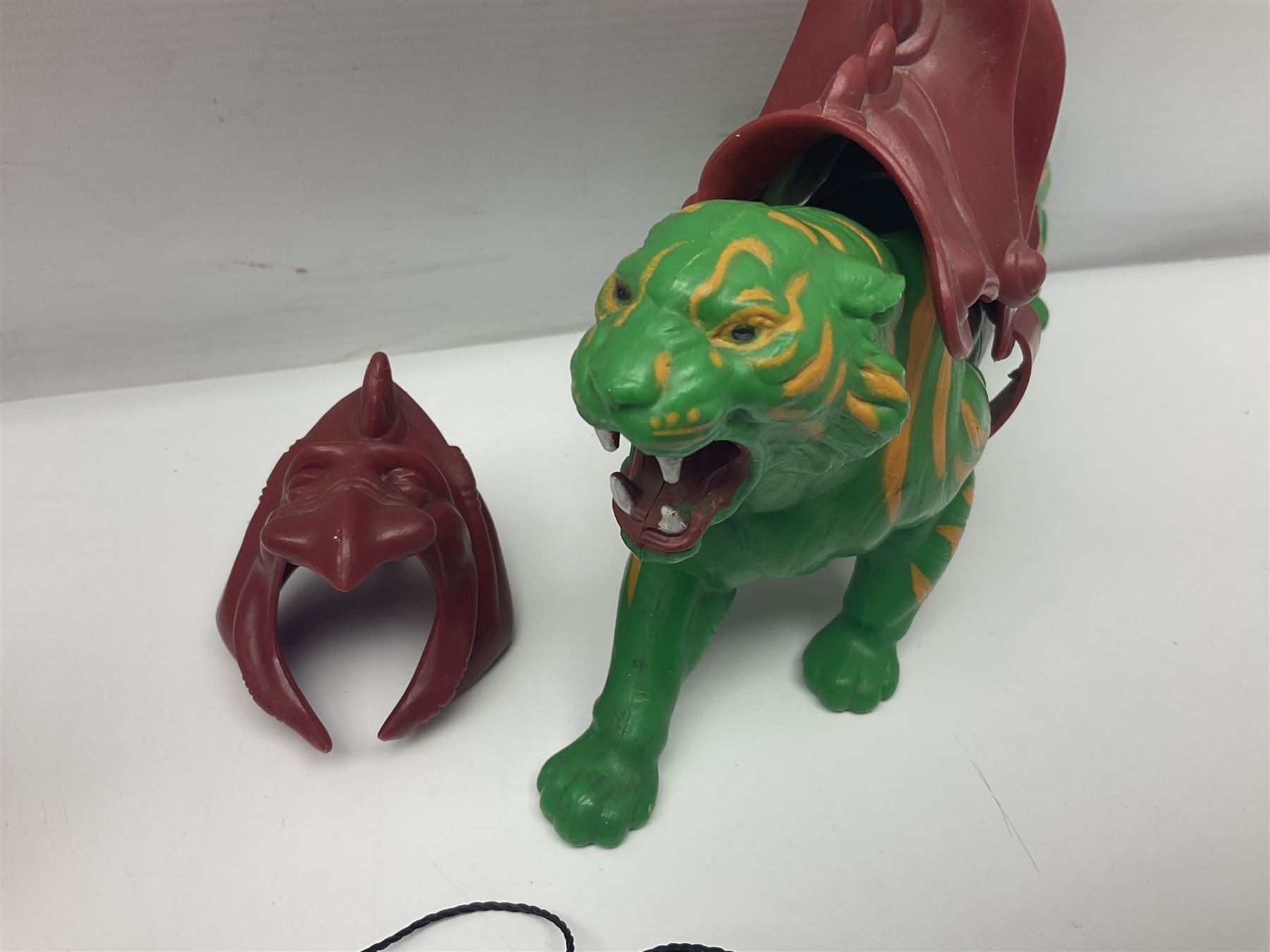 Group of 1980s Masters of the Universe figures to include He-Man, Skeletor, Stridor and Battle Cat, with collection of accessories 