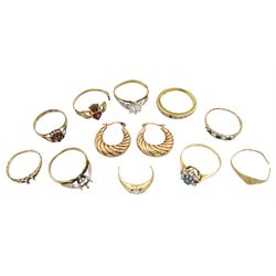 9ct gold stone set rings and pair of earrings