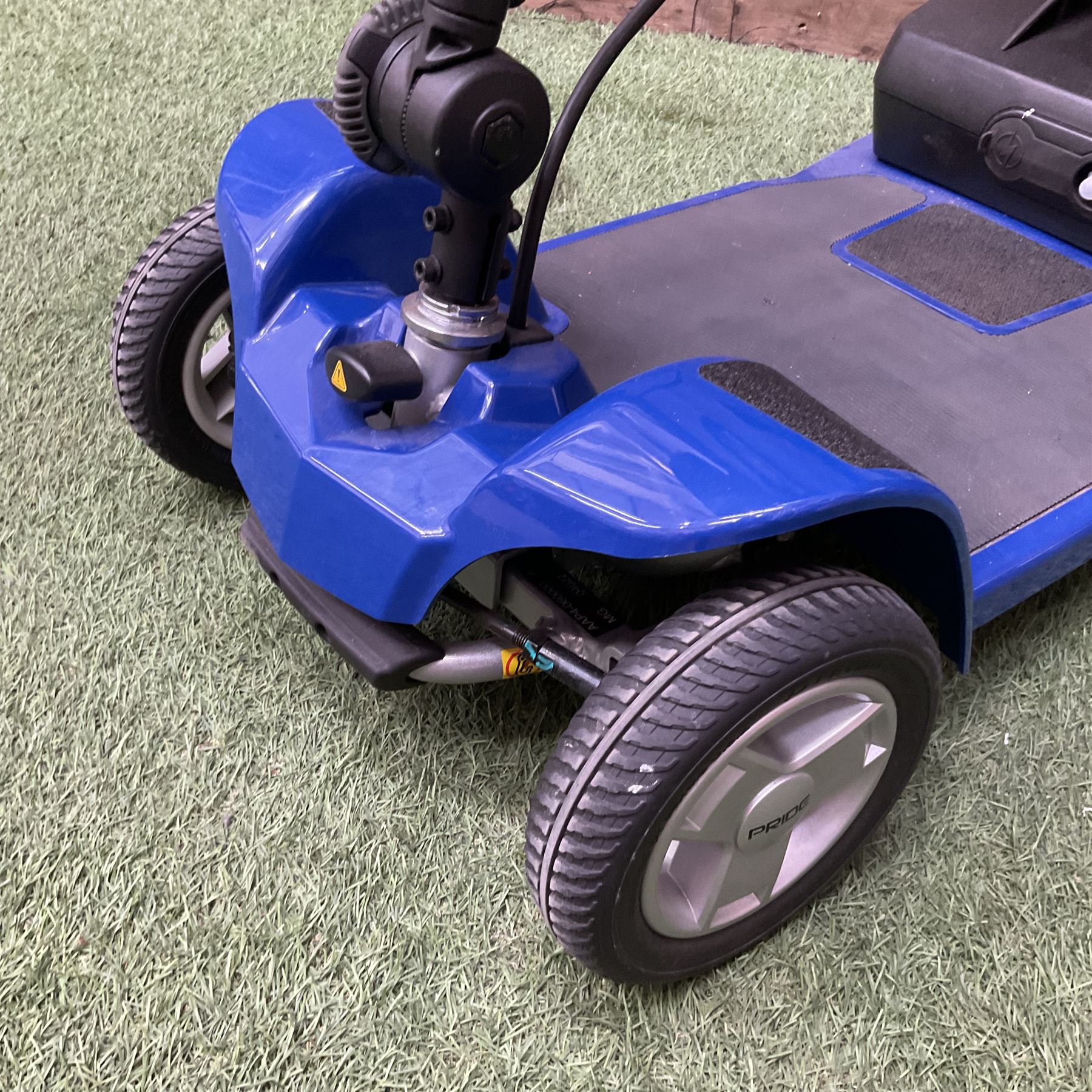 Pride four wheel electric mobility scooter in blue with key and charger - THIS LOT IS TO BE COLLECTED BY APPOINTMENT FROM DUGGLEBY STORAGE, GREAT HILL, EASTFIELD, SCARBOROUGH, YO11 3TX