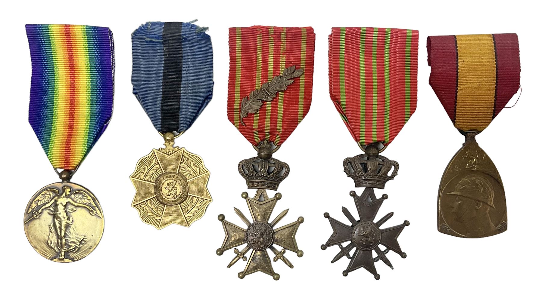 Five WW1 Belgian medals - two Croix-De-Guerre, one with MID leaves, L'Union Fait La Force, Herinnerings 1914-18 Commemorative medal and Victory Medal; all with ribbons