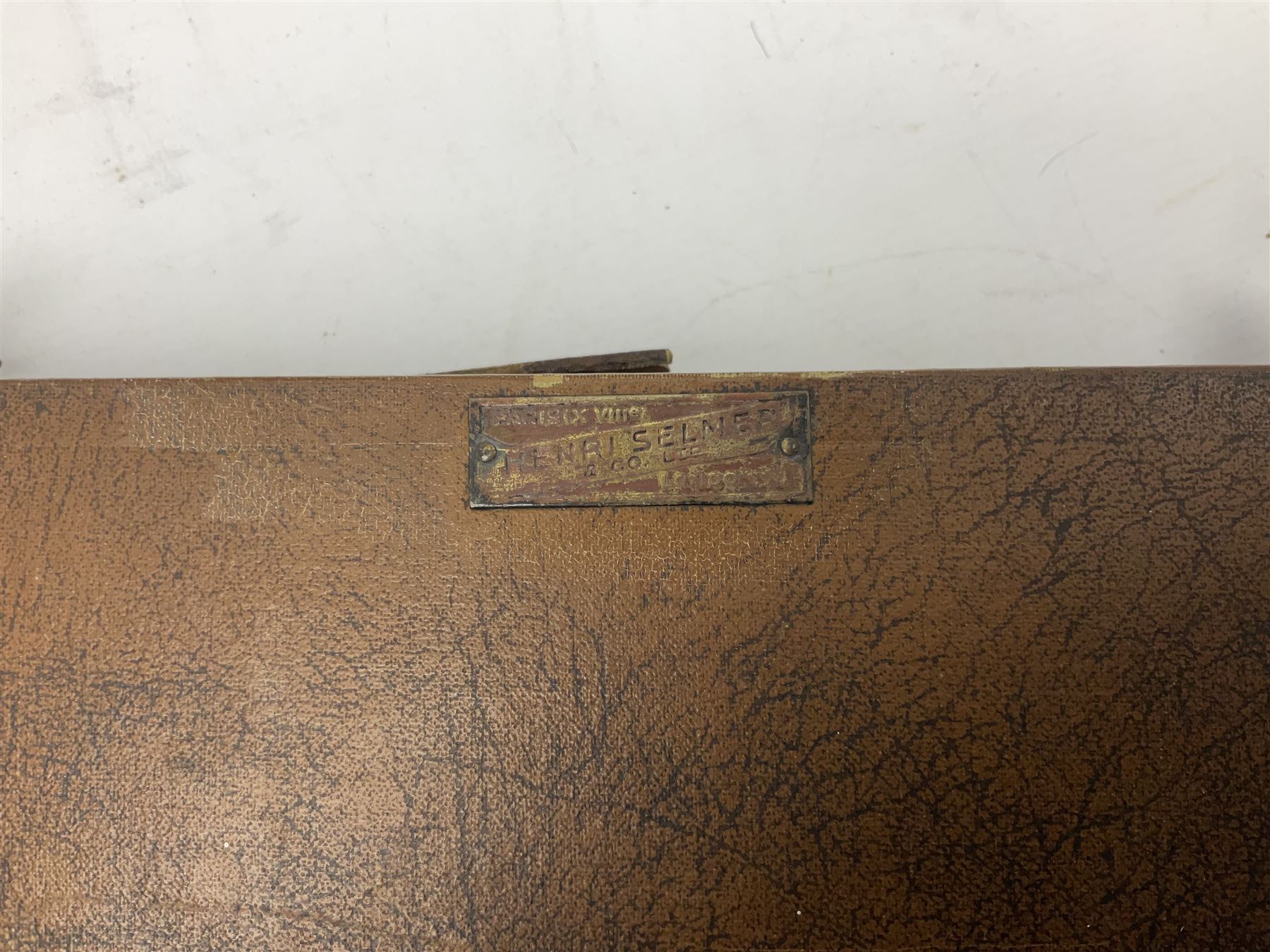 Windsor five-piece clarinet, serial no.EK05580; and Selmer Console clarinet with B&H mouth-piece; both cased (2)