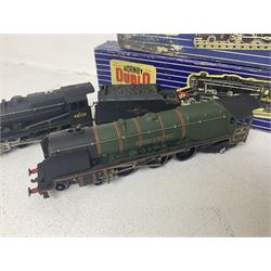 Hornby Dublo - 3-rail Class 8F 2-8-0 freight locomotive no.48158 with tender, Duchess Class 4-6-2 ‘Duchess of Montrose’ locomotive no.46232, Class 4MT Standard Tank 2-6-4 locomotive no.80054, all in original boxes; and Class N2 0-6-2 Tank locomotive no.69567, without box (4) 