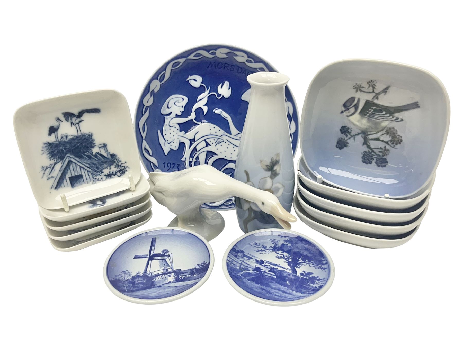 Royal Copenhagen, Mors Dag 1973 plate, together with Royal Copenhagen  vase and ticket dishes and a Lladro swan  