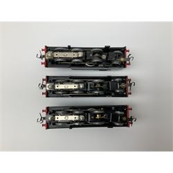 Hornby Dublo - three-rail Class N2 0-6-2 Tank locomotive No.6017; Class N2 0-6-2 Tank locomotive No.69567 with inner card cover, oil tube and tested tag; and Class N2 0-6-2 Tank locomotive No.69567 in black gloss with inner card cover and two guarantees; all in medium blue boxes (3)