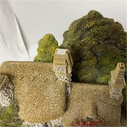 Nineteen Lilliput Lane models, including Dove Tails, Birdlip Bottom, Smallest Inn, Gossip Gate and Beehive Cottage, all with deeds and original boxes (19)