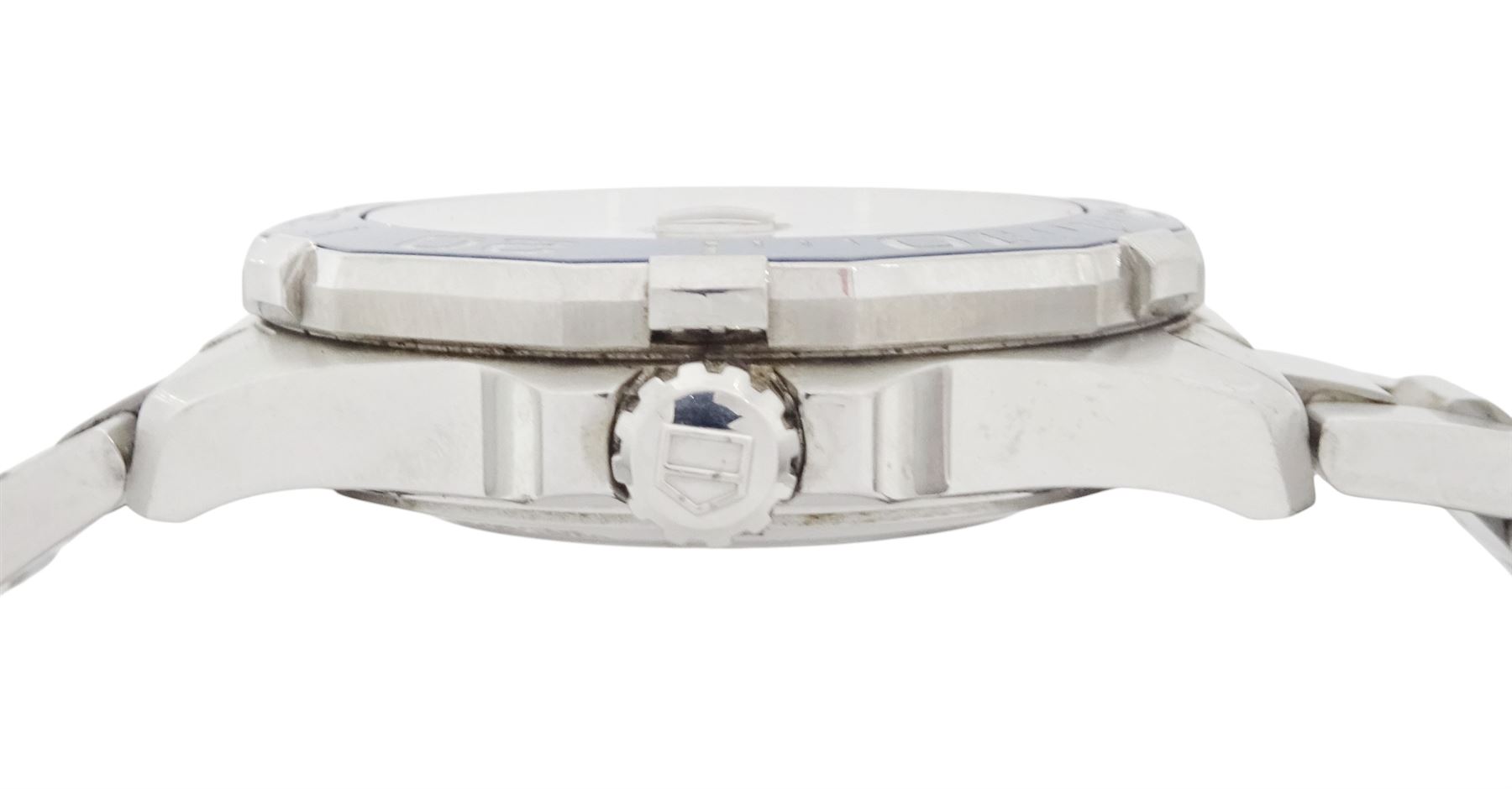 Tag Heuer Aquaracer gentleman's stainless steel automatic wristwatch, Ref. WAY211C,  Calibre 5, serial No. RZV8916, blue dial with dagger hour markers, date aperture and unidirectional rotating bezel, on original stainless steel bracelet, with fold-over clasp