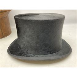Early 20th century Dunn & Co silk black top hat, housed in leather hat box