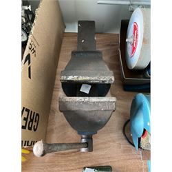 Clarke whetstone sharpener and bench grinder with stand including large and small vice - THIS LOT IS TO BE COLLECTED BY APPOINTMENT FROM DUGGLEBY STORAGE, GREAT HILL, EASTFIELD, SCARBOROUGH, YO11 3TX