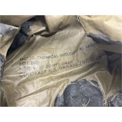 Falklands War - Argentine Special Forces beret with metal badge reputedly taken at Goose Green May 28th 1982 by Cpl. Hudson attached to 2 Para; together with an Argentine Gas Hood (2)