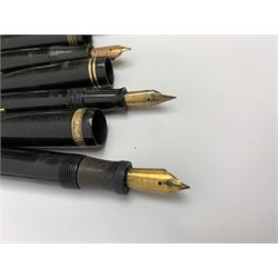 A group of vintage and later fountain pens, to include a Parker Duofold with nib marked 14K, a further Parker example with nib marked 14K, a Waterman's 503 with lever filler action and nib marked 14CT, a Sheffer example with green resin body and nib marked 14K, plus other examples, mostly Parkers, etc. 