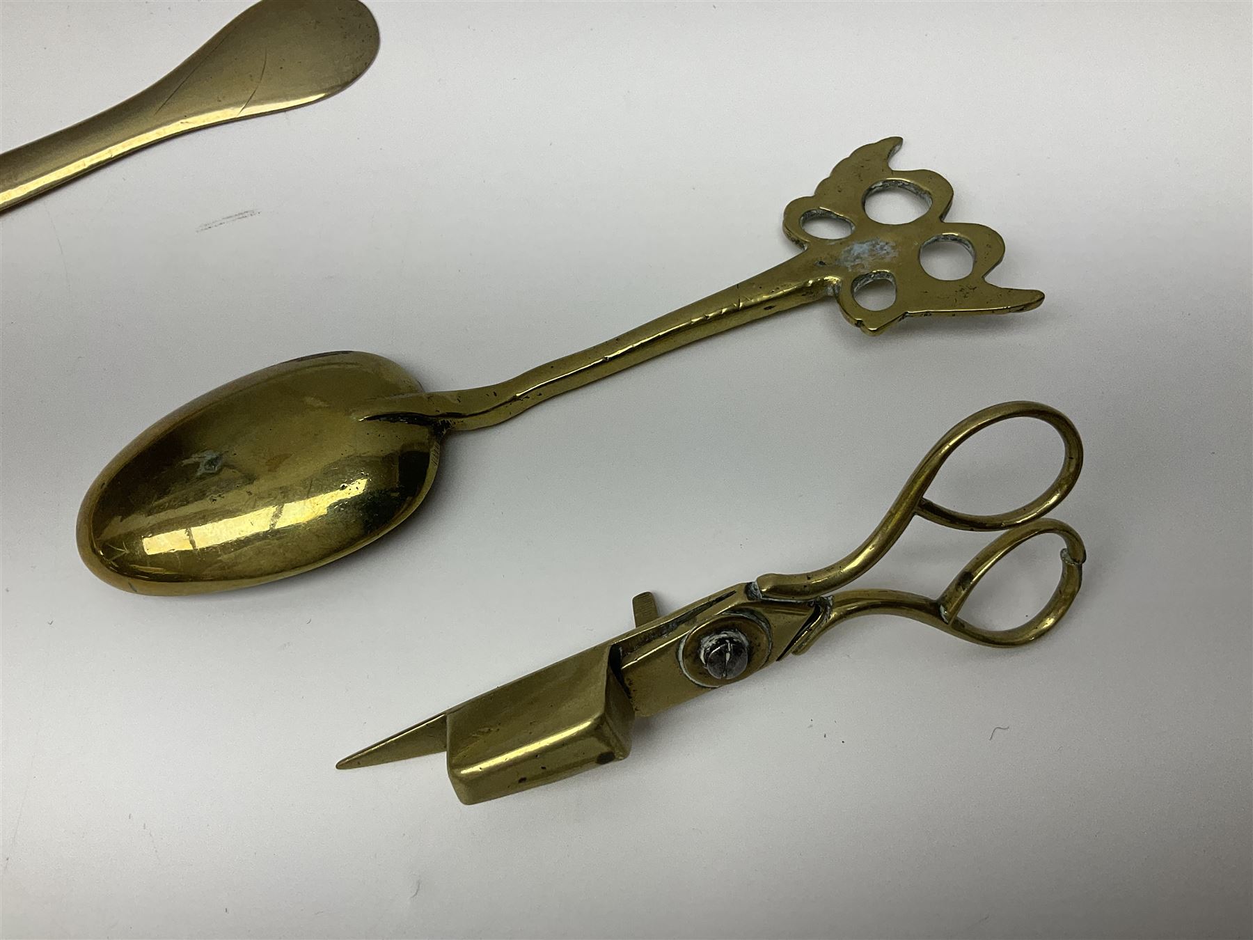 George III oak spoon rack and candle box, the rectangular backplate with shaped  pediment and two six aperture spoon racks, above a candlebox with hinged cover, with various brass spoons and a pair of brass candle snuffers, H56.5cm, W35cm, D14cm 