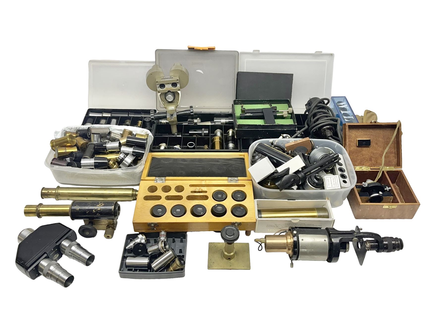 Large collection of microscope lenses, for various microscopes 