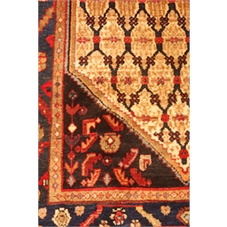  Persian geometric pattern rug, repeating border, 200cm x 130cm  
