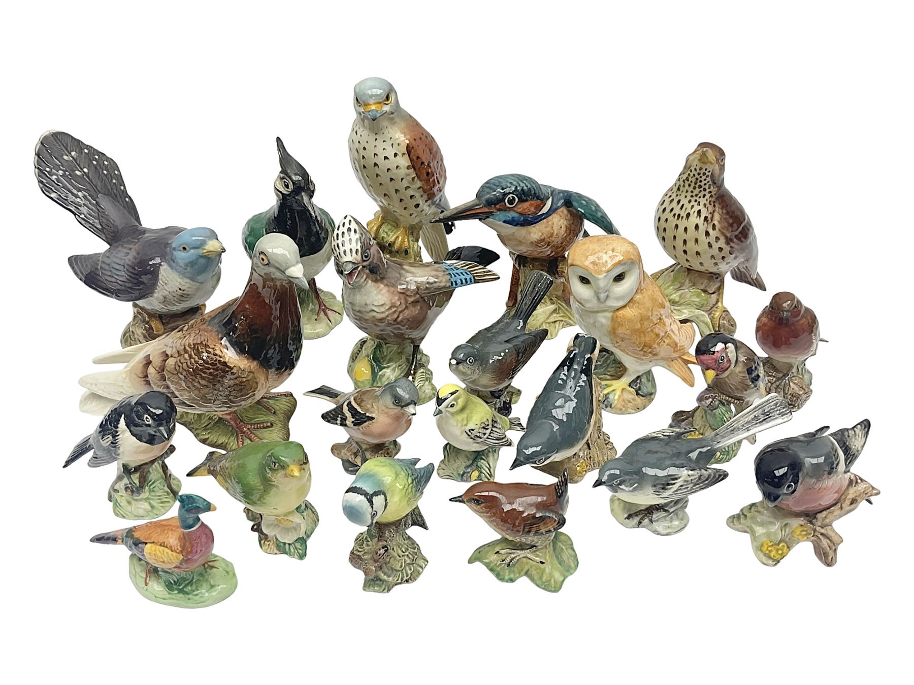 Collection twenty one of Beswick bird figures, to include Lapwing no 2416, Kingfisher no 2671, Red Pigeon 1383, Cuckoo no 2315, Nuthatch no 2418 etc