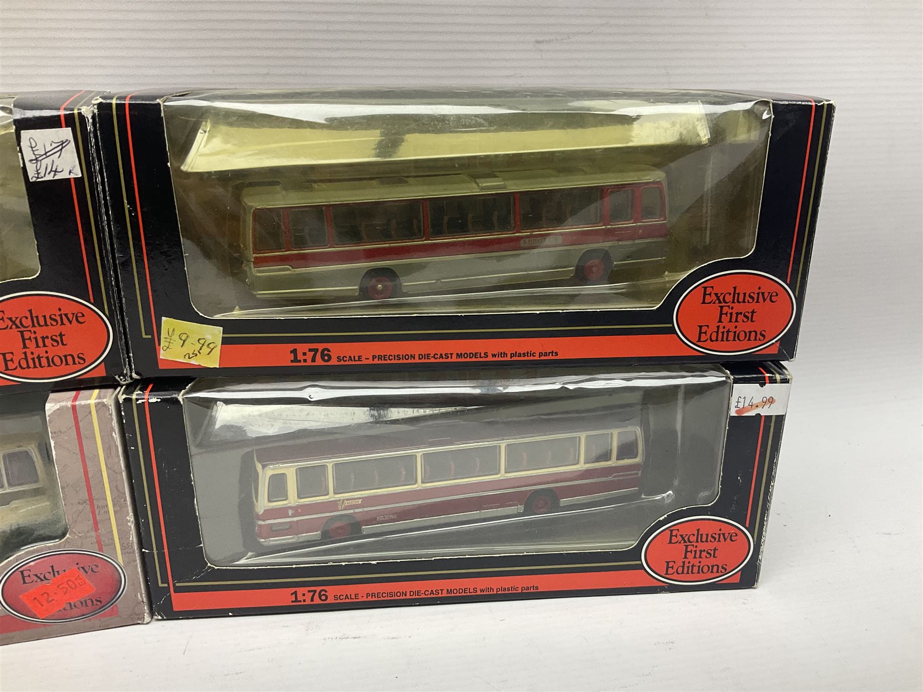 Thirty-one modern die-cast models of buses, coaches and wagons of various scales by EFE, Lledo, Oxford Die-Cast, Atlas etc, to include EFE 15702, 15704 and 15708 boxed; further models are unboxed 