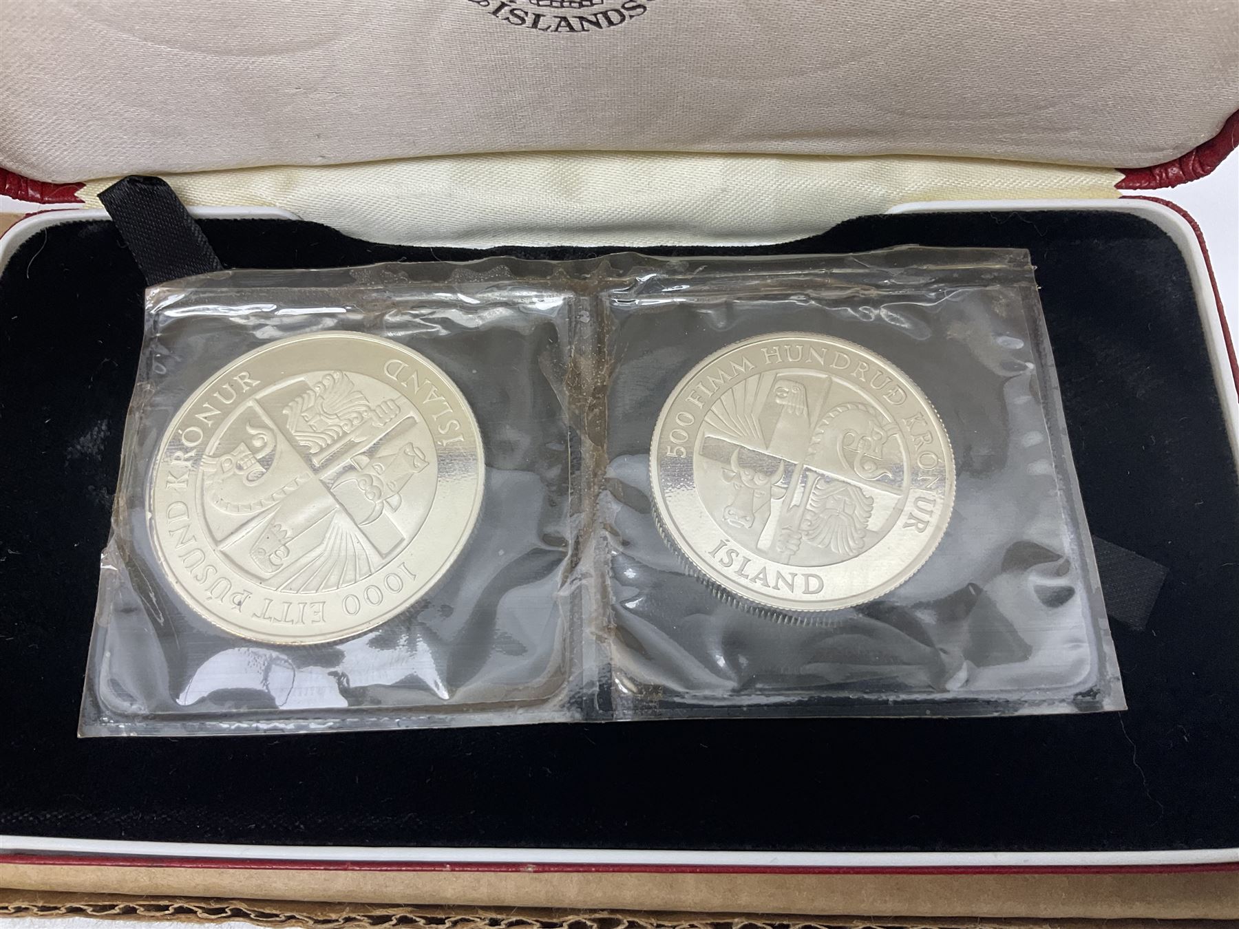 Coins including two King George VI 1951 Festival of Britain crowns each in green case, various other commemorative crowns, two Iceland '874-1974' two coin sets both in original red cases etc