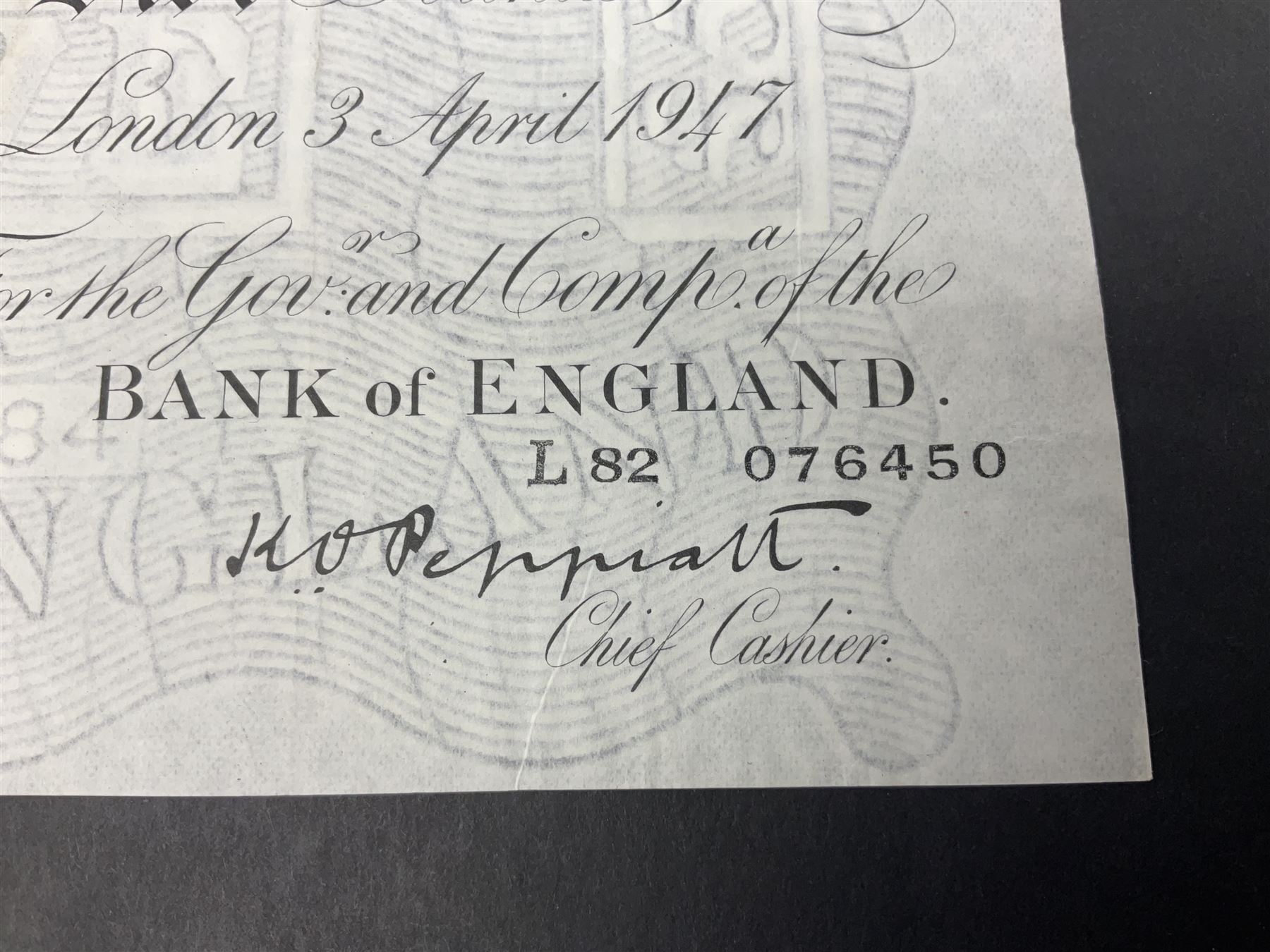 Bank of England Peppiatt white five pound banknote, April 3rd 1947 ‘L82 076450’