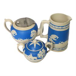 Copeland Spode hunting service for three, including teapot and stand, water jug, covered sucrier, milk jug, side plates, dessert plate, cups and saucers