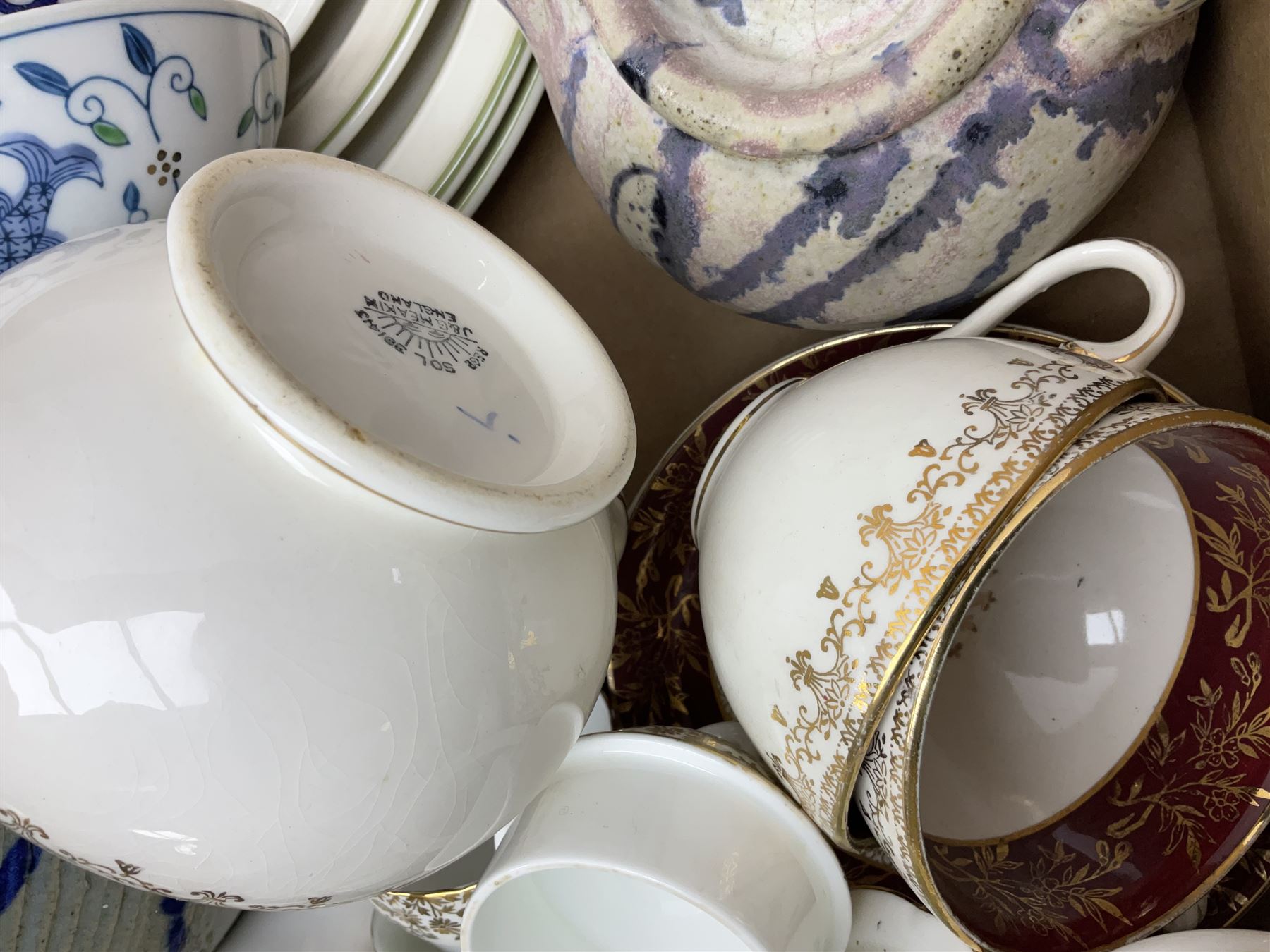 Twin handled cache pot in the style of Herend Hungary, stamped VA Portugal, decorated with birds upon branches, Mason's Ironstone large footed bowl in the Mandarin pattern, Spode Gainsborough bowl, Royal Doulton Bird of Paradise plate c1938 D4602, lustre plates, Aynsley, oriental style lidded vase, Portmeirion, lattice creamware, J & G Meakin Sol, Wedgwood, studio pottery, Spode York Minister boxed plate etc