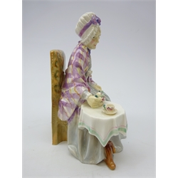  Royal Doulton figure 'Granny' HN 1804 designed by Leslie Harradine, stamped Rd. no. (1936 - 1937) H17.5cm   