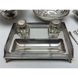 Collection of assorted silver plate, comprising four cup egg cruet, table lamp, bud vase, desk stand etc  