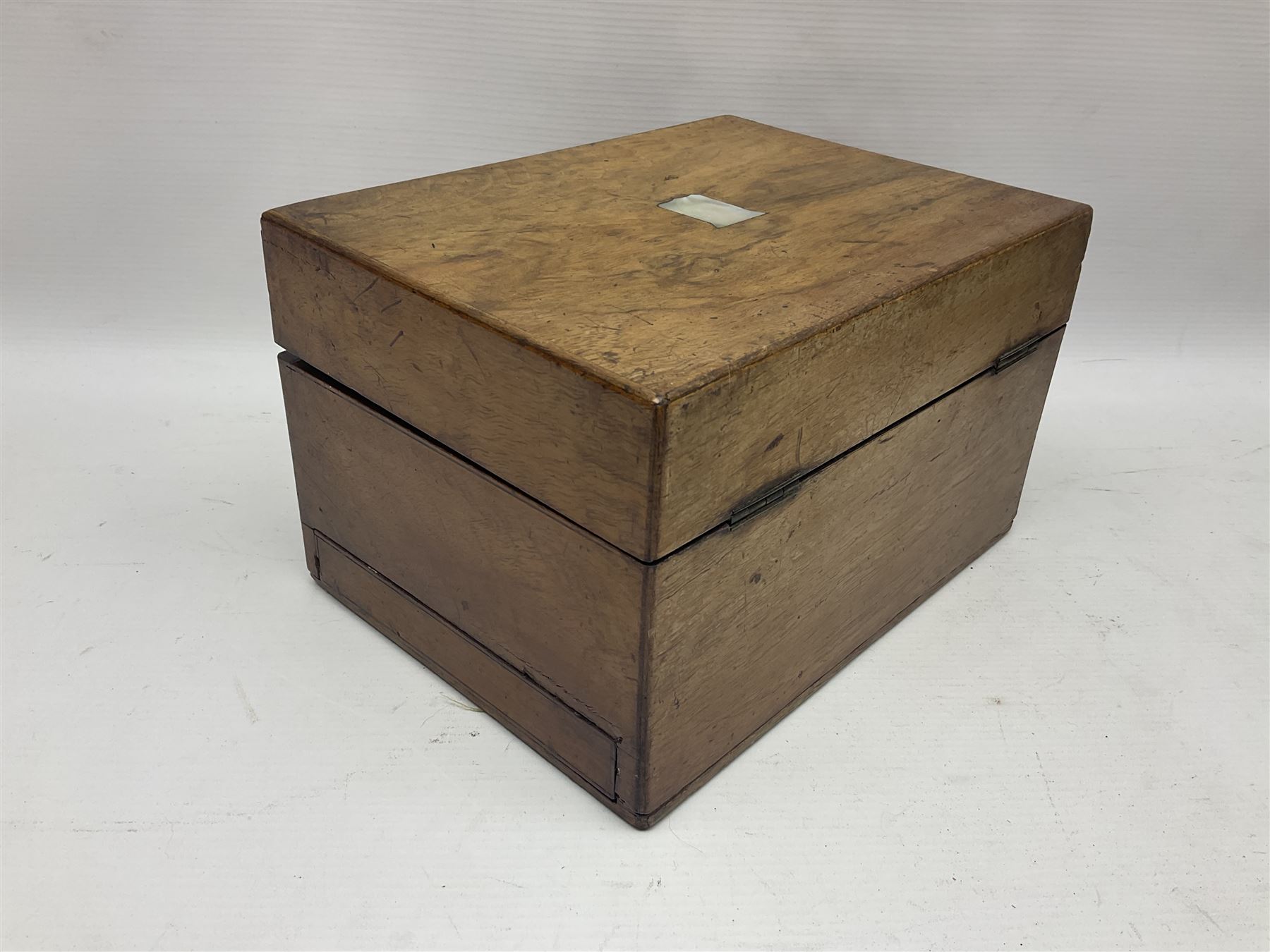 Walnut dressing table box, set with mother of pearl cartouche, opening to reveal a compartmentalised interior with mirror, covered in parts in purple velvet, together with a smaller jewellery box with stencil print, dressing table box H15cm