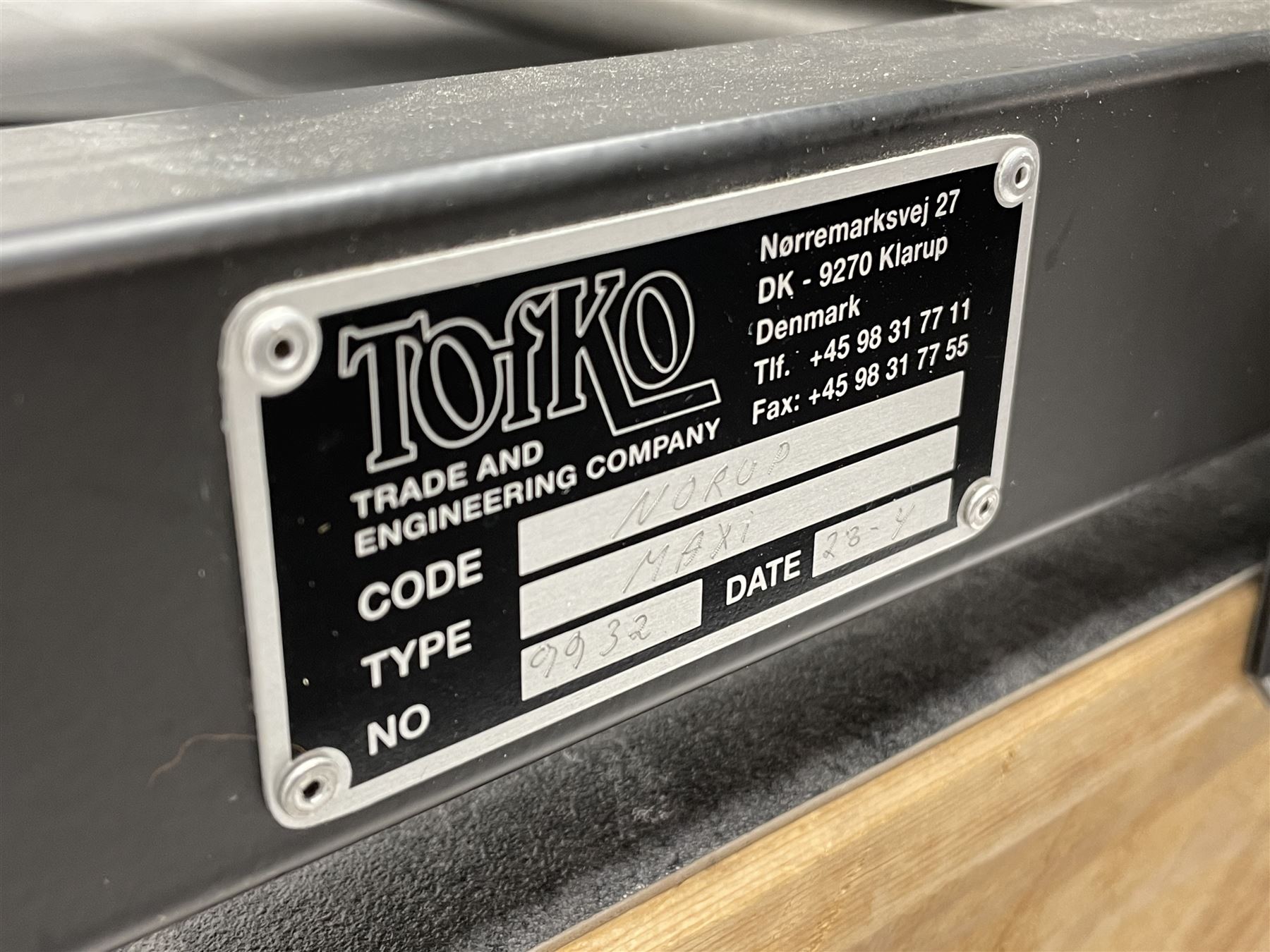 Tofko 'Norup Maxi' etching press, bench and accessories including: etching ink, rollers, varnish, etching ground etc. (bed size approx. 60cm x 41cm)