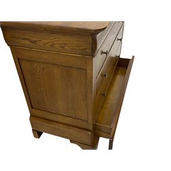 Barre Dugue - French oak five drawer chest with three drawers and frieze drawer at top and one at bottom 
