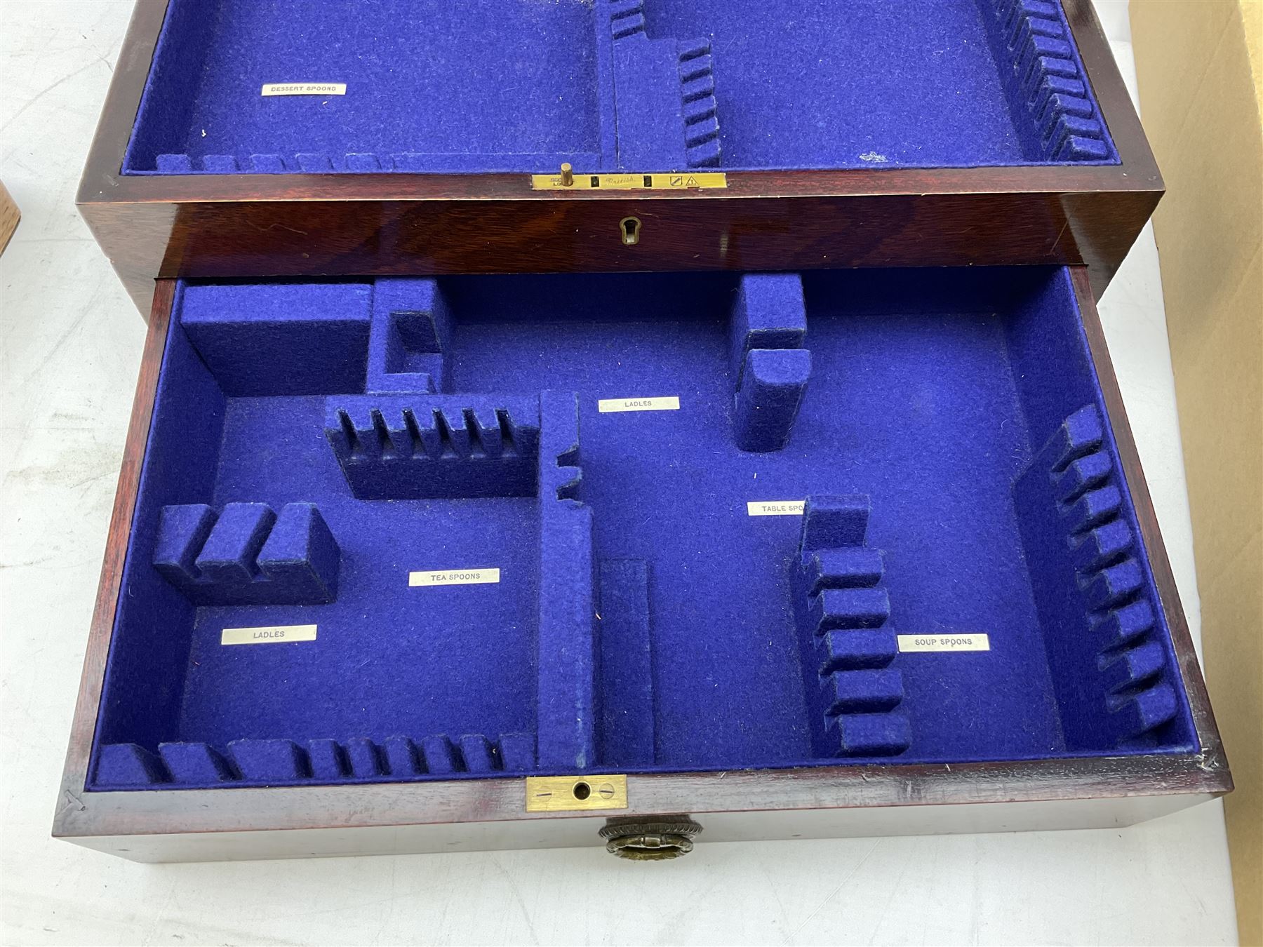 Quantity of silver plate, to include fish knives and forks with silver ferrules, halmarked, Coalport and Cutlass cased teaspoons, bowls, tankard, flatware etc, together with two wooden canteen cases, in two boxes 